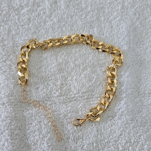 Elegant Gold Chain Bracelet - Picture 2 of 2